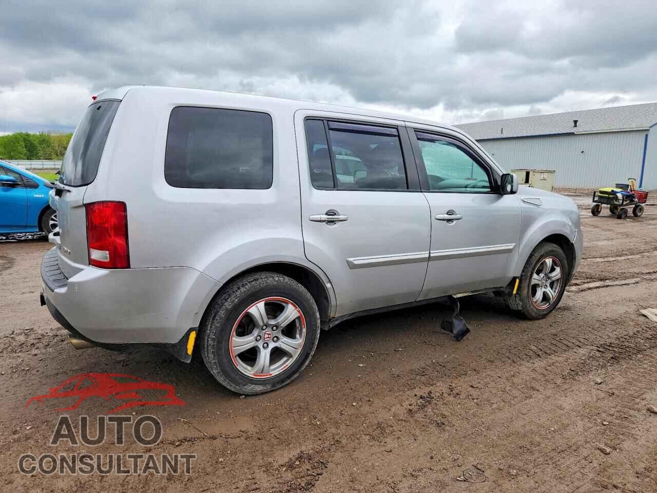 HONDA PILOT 2015 - 5FNYF4H64FB016732