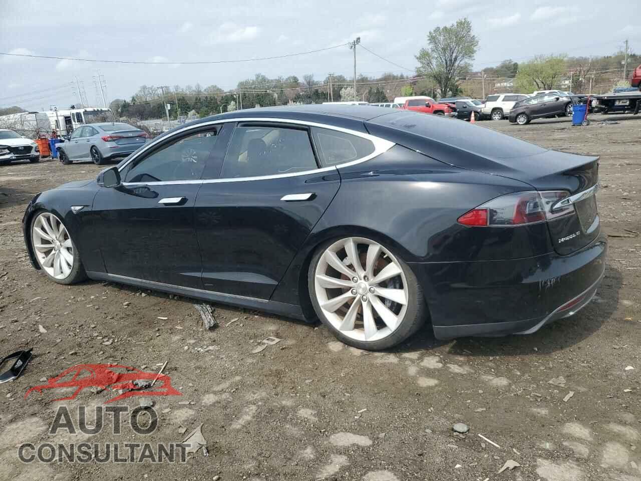 TESLA MODEL S 2013 - 5YJSA1CN8DFP22679