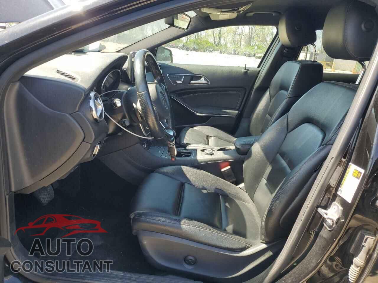 MERCEDES-BENZ GLA-CLASS 2020 - W1NTG4EB7LU040527