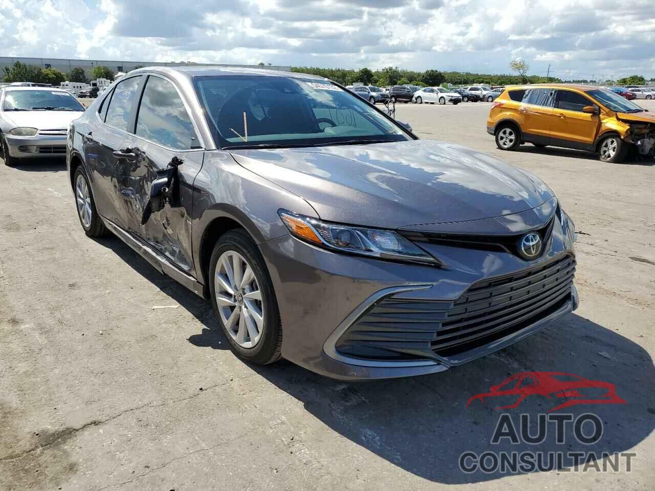 TOYOTA CAMRY 2022 - 4T1R11AK1NU055420