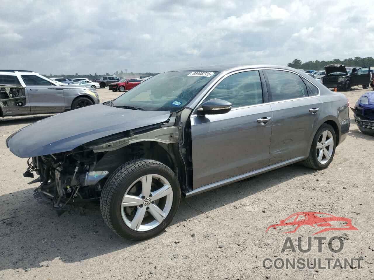 VOLKSWAGEN PASSAT 2012 - 1VWBH7A30CC084128