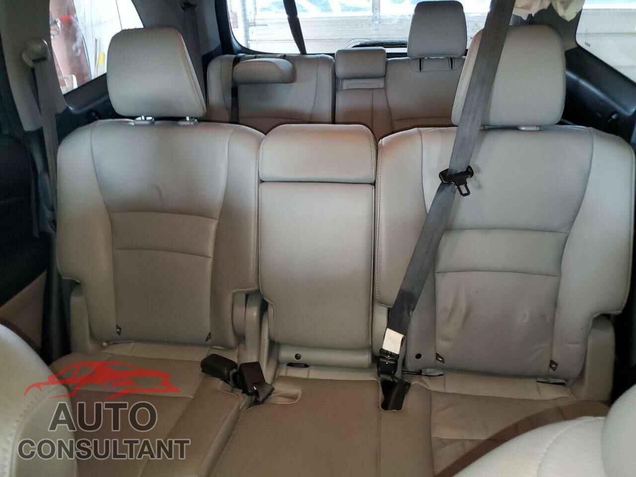 HONDA PILOT 2017 - 5FNYF6H62HB060811