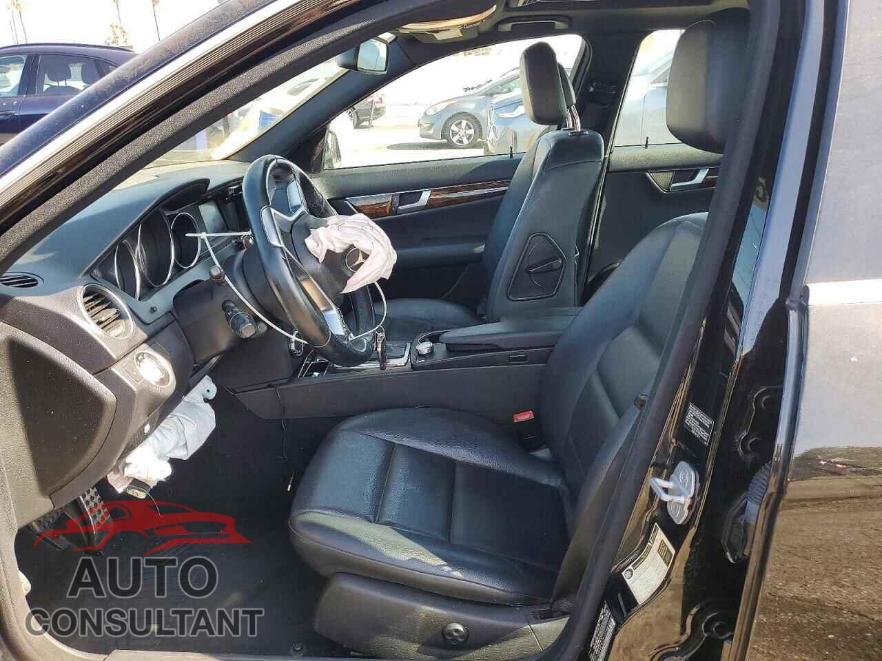 MERCEDES-BENZ C-CLASS 2012 - WDDGF8BB8CR226237