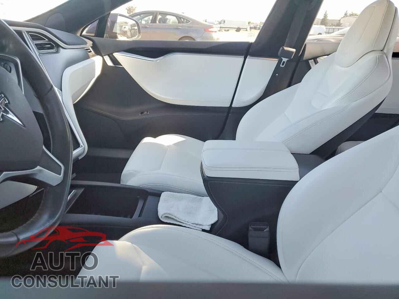TESLA MODEL S 2017 - 5YJSA1E28HF200840