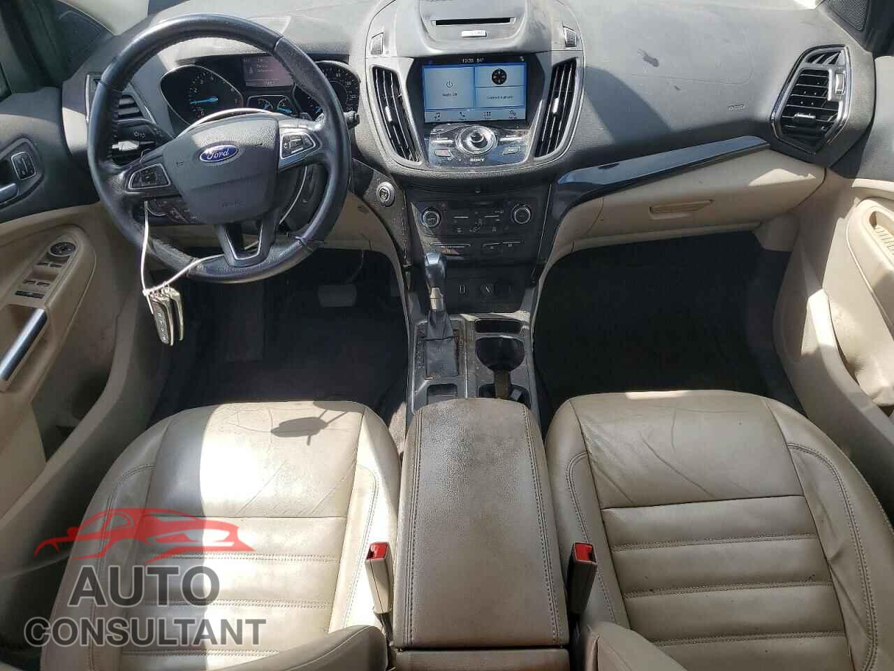 FORD ESCAPE 2017 - 1FMCU0JD4HUC43586