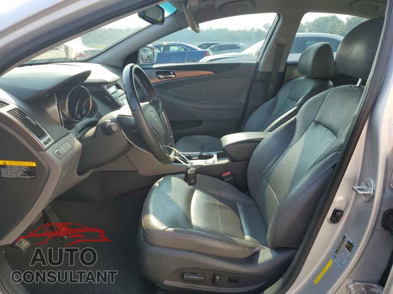 HYUNDAI SONATA 2012 - KMHEC4A48CA045154