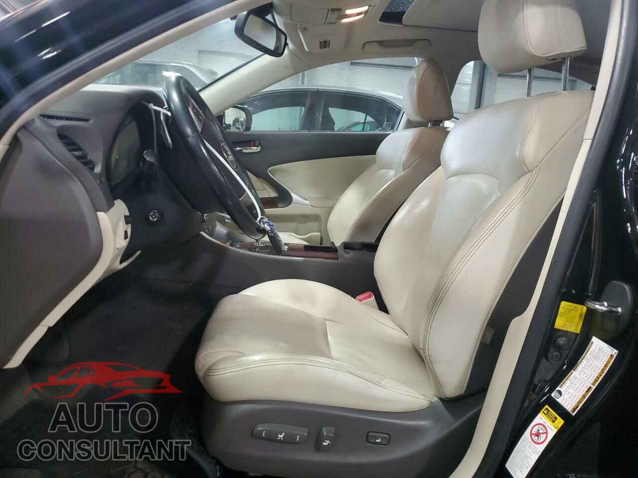 LEXUS IS 2011 - JTHCF5C20B5049807