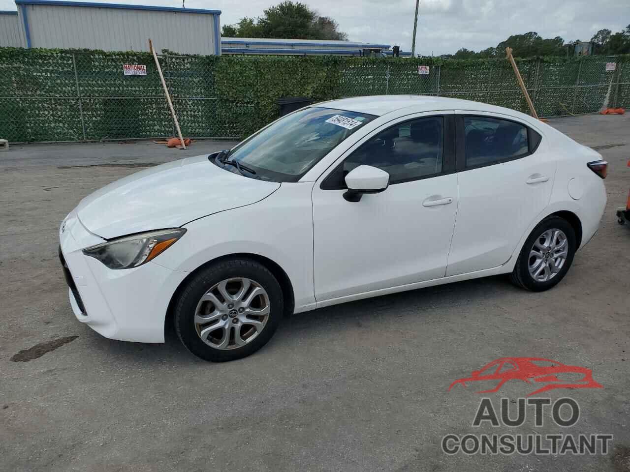 TOYOTA YARIS 2017 - 3MYDLBYV1HY181312