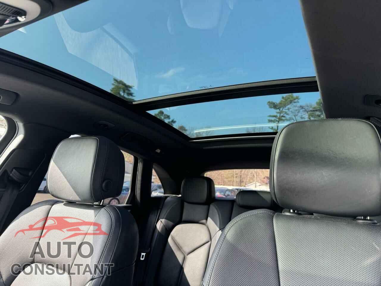 PORSCHE MACAN 2019 - WP1AA2A59KLB05711