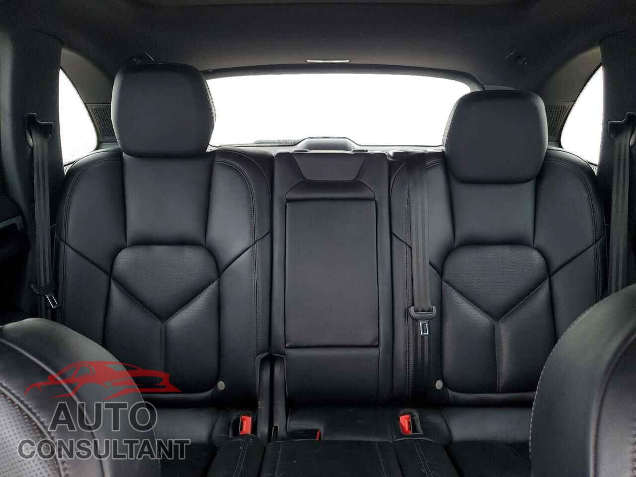 PORSCHE CAYENNE 2017 - WP1AB2A24HLA51083