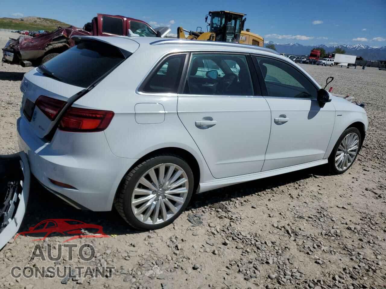 AUDI A3 2017 - WAUTPBFF8HA147945