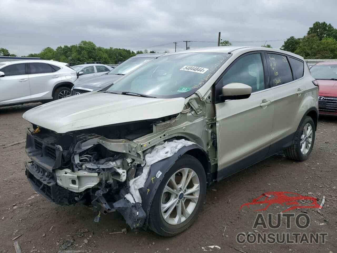 FORD ESCAPE 2017 - 1FMCU0GD3HUC47457