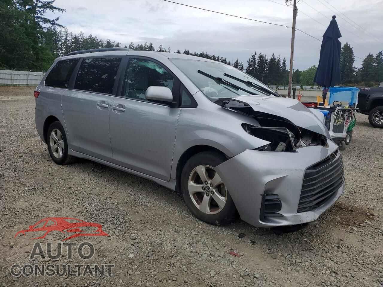 TOYOTA SIENNA 2018 - 5TDKZ3DC1JS904751