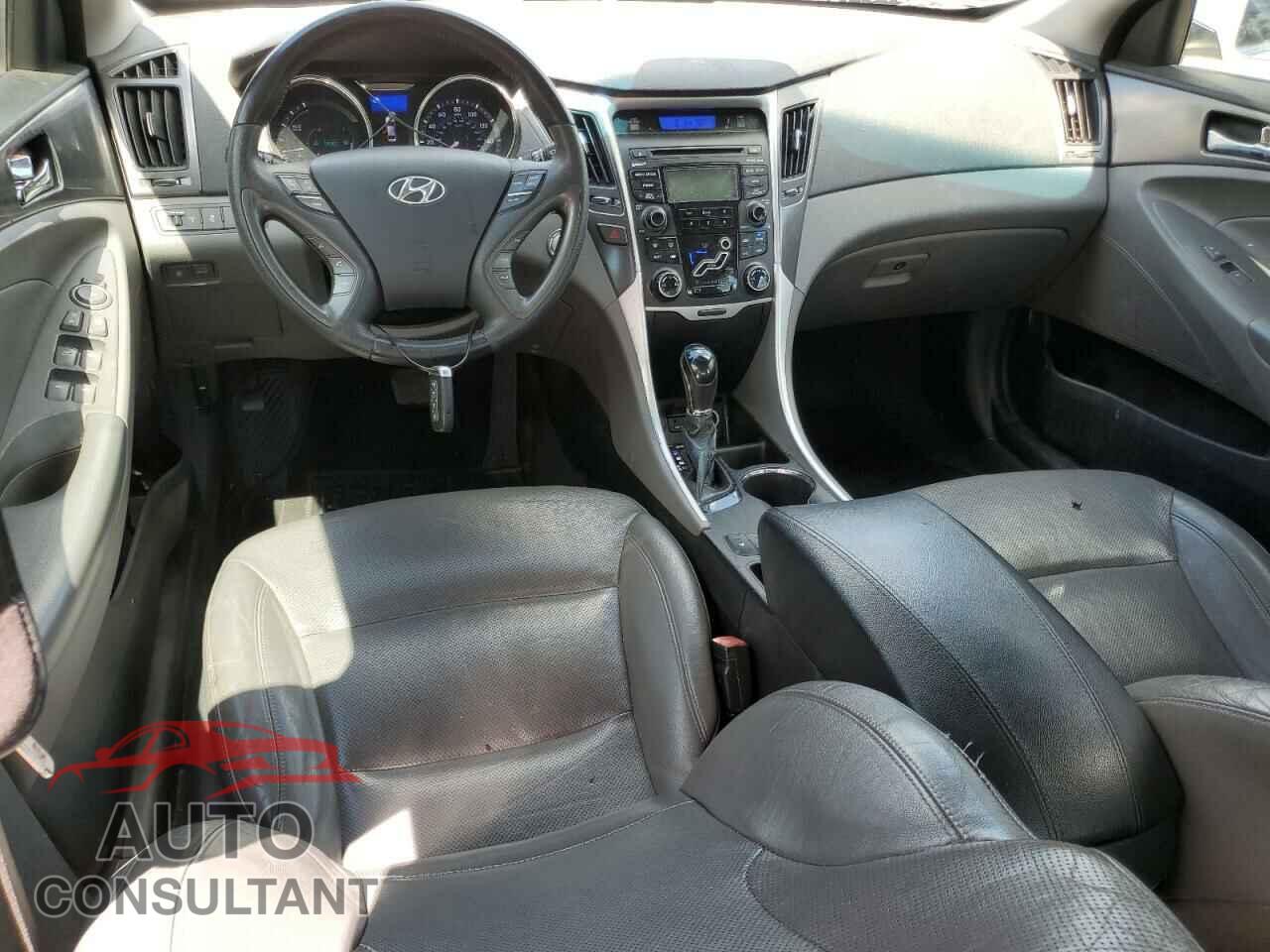 HYUNDAI SONATA 2012 - KMHEC4A43CA059186