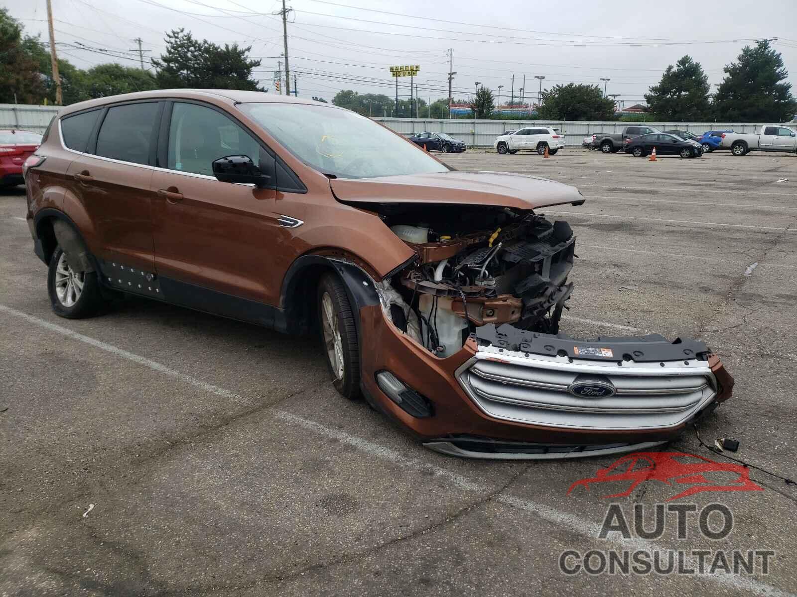 FORD ESCAPE 2017 - 1FMCU0GD0HUA18900