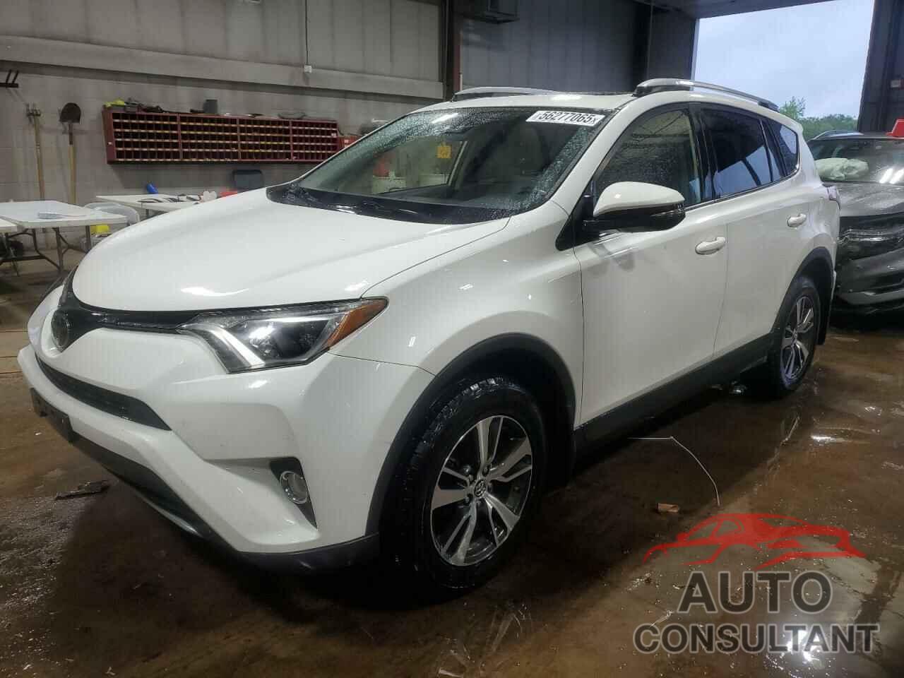 TOYOTA RAV4 2017 - JTMRFREV5HJ114189