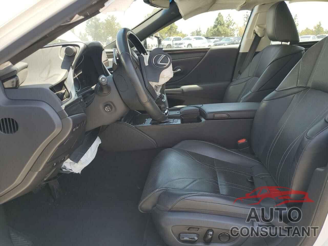 LEXUS ES300 2019 - JTHB21B12K2026118