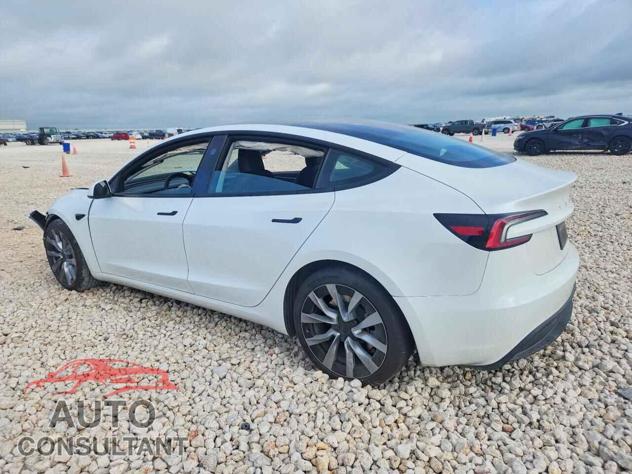 TESLA MODEL 3 2025 - 5YJ3E1EA4SF064567