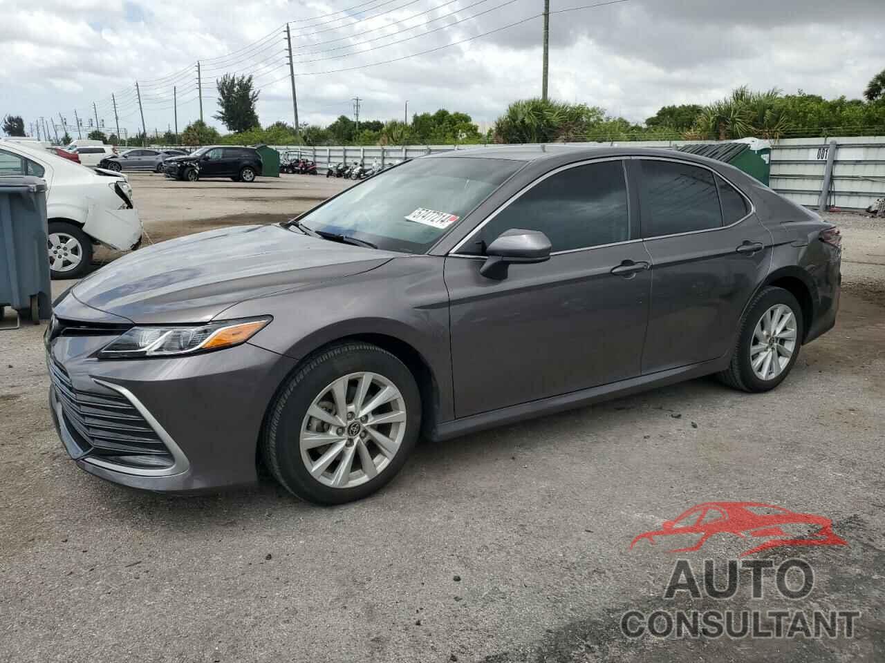 TOYOTA CAMRY 2022 - 4T1C11AK0NU668540