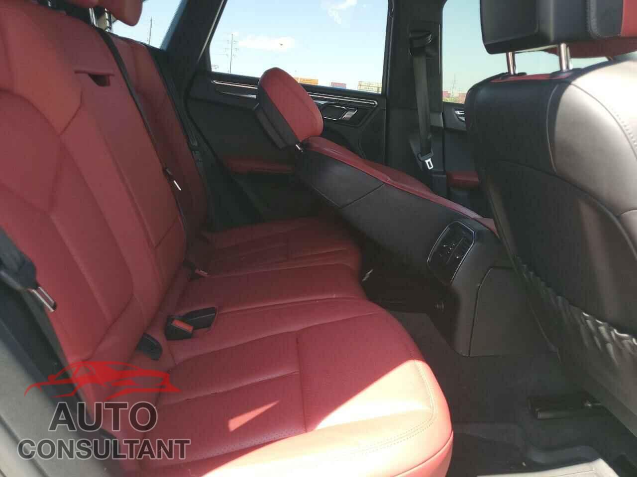 PORSCHE MACAN 2016 - WP1AF2A58GLB94681