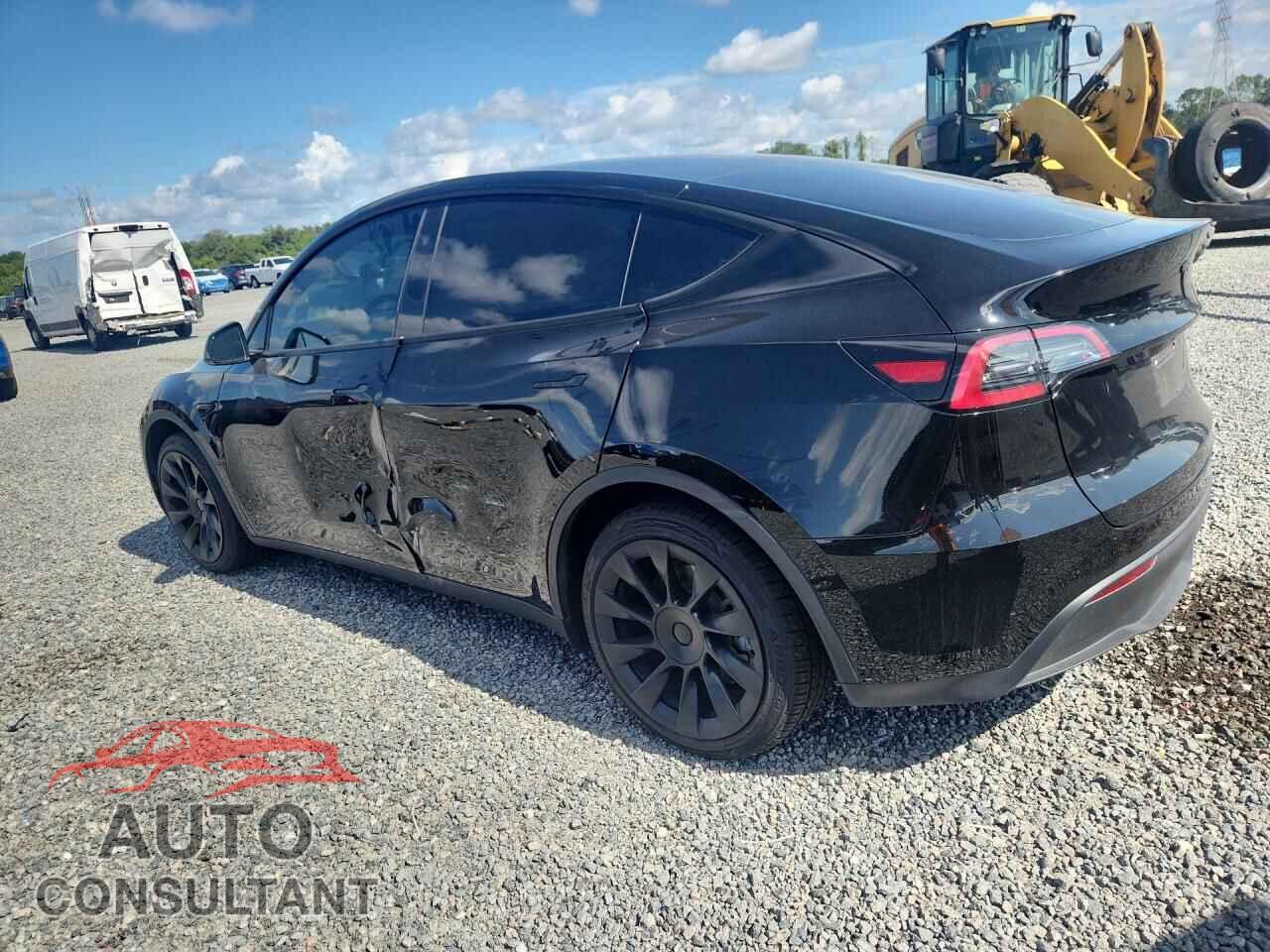 TESLA MODEL Y 2024 - 7SAYGAEE2RF064423