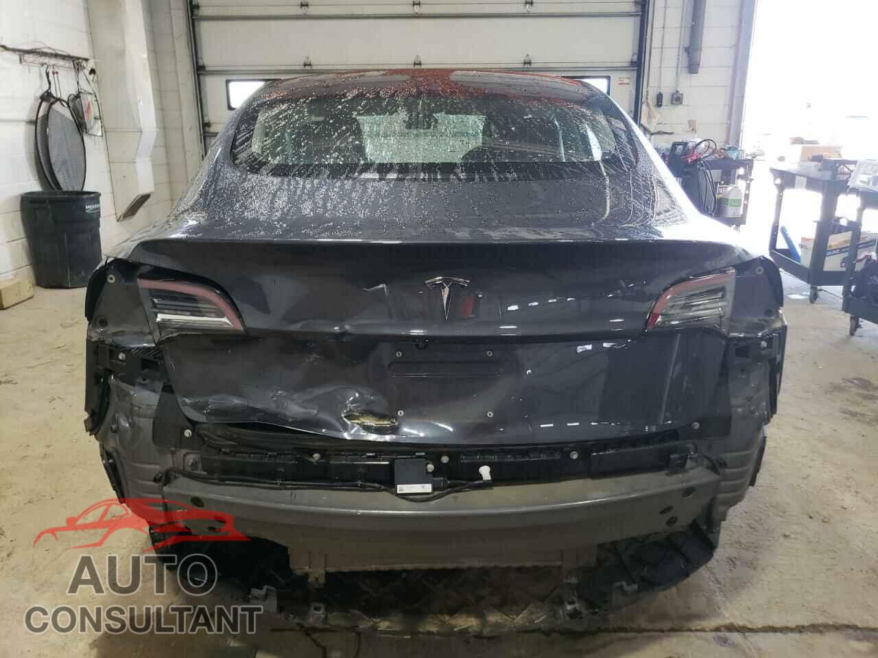 TESLA MODEL 3 2018 - 5YJ3E1EA5JF033228