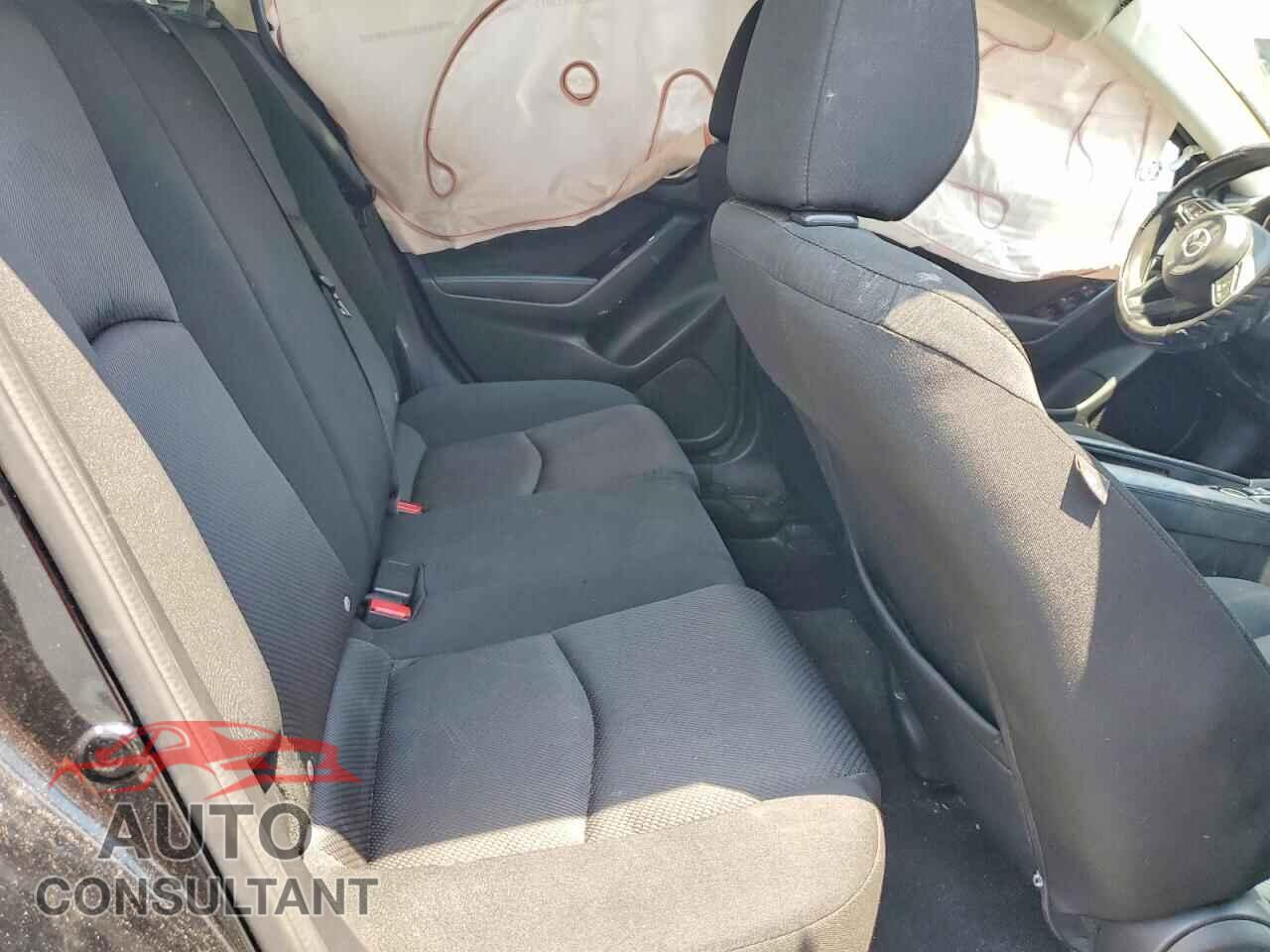 MAZDA 3 2018 - 3MZBN1K74JM260178