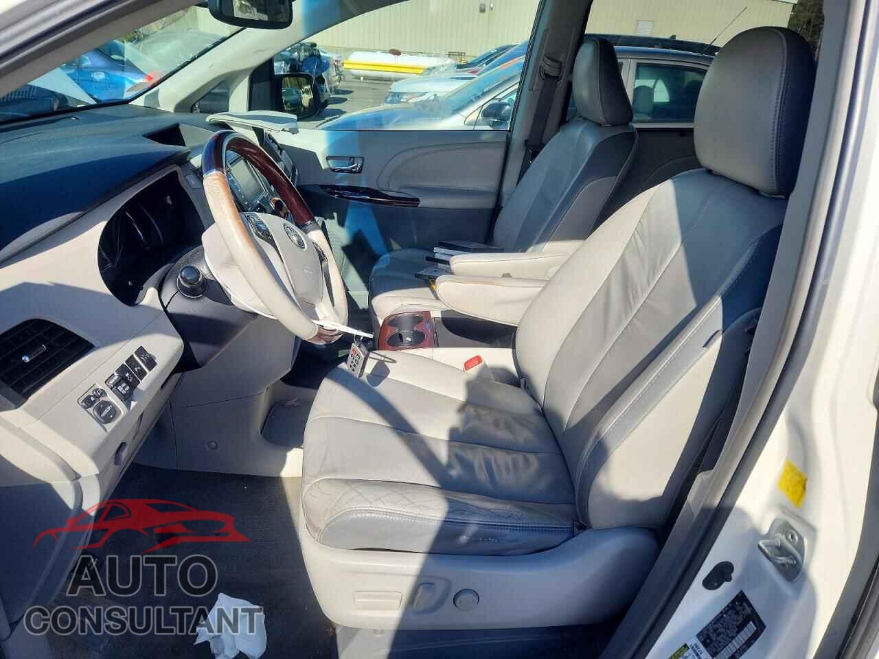 TOYOTA SIENNA 2011 - 5TDDK3DC7BS020148