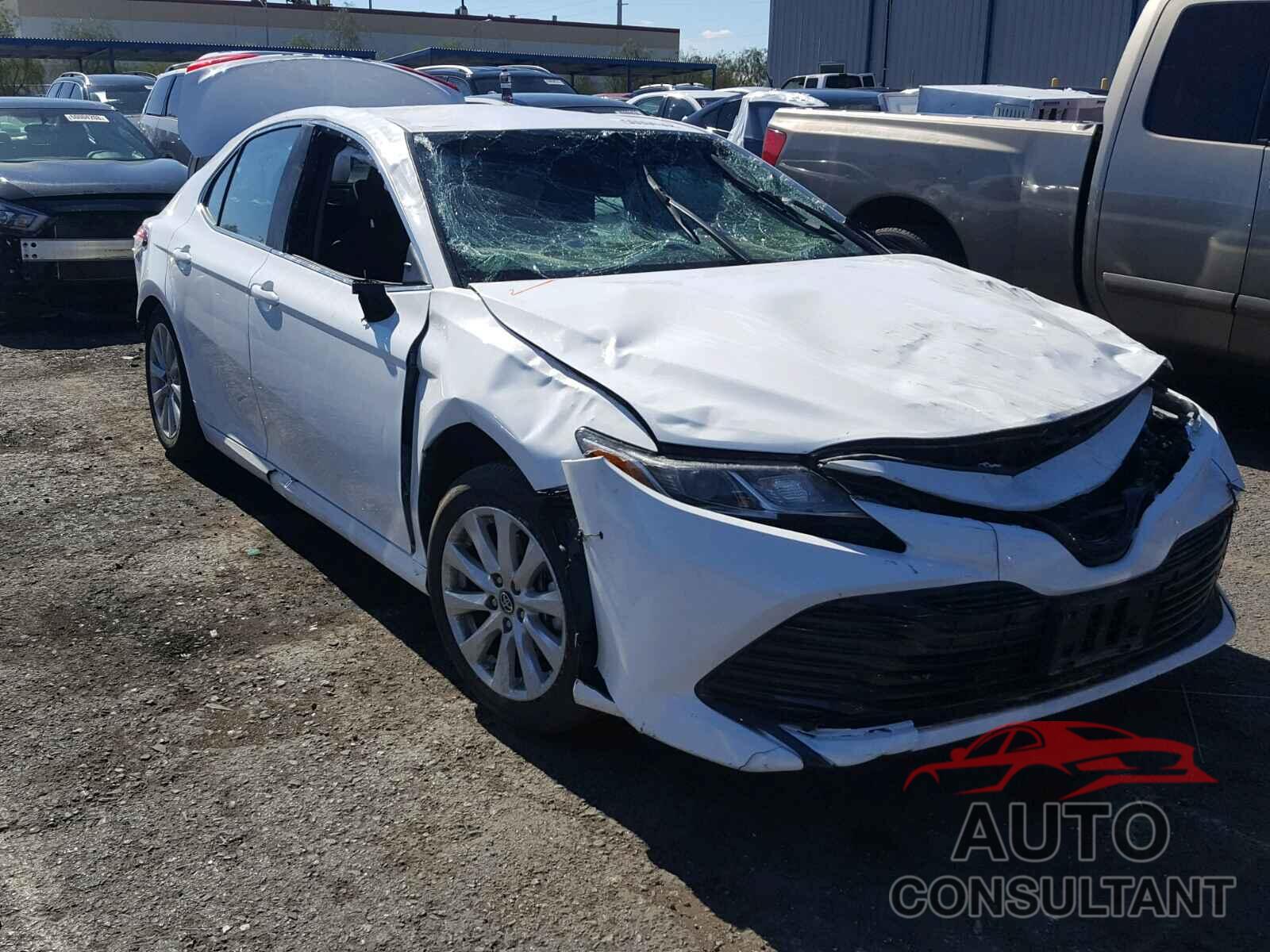 TOYOTA CAMRY 2018 - 4T1B11HK1JU578745