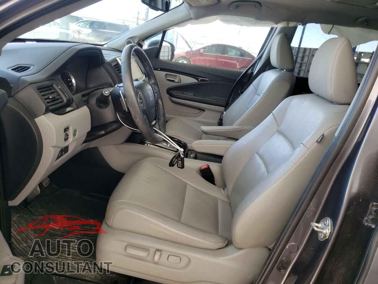 HONDA PILOT 2017 - 5FNYF6H99HB059732