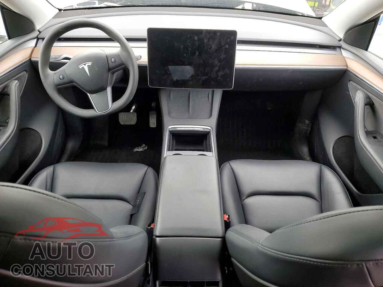 TESLA MODEL Y 2024 - 7SAYGAEE3RF098659