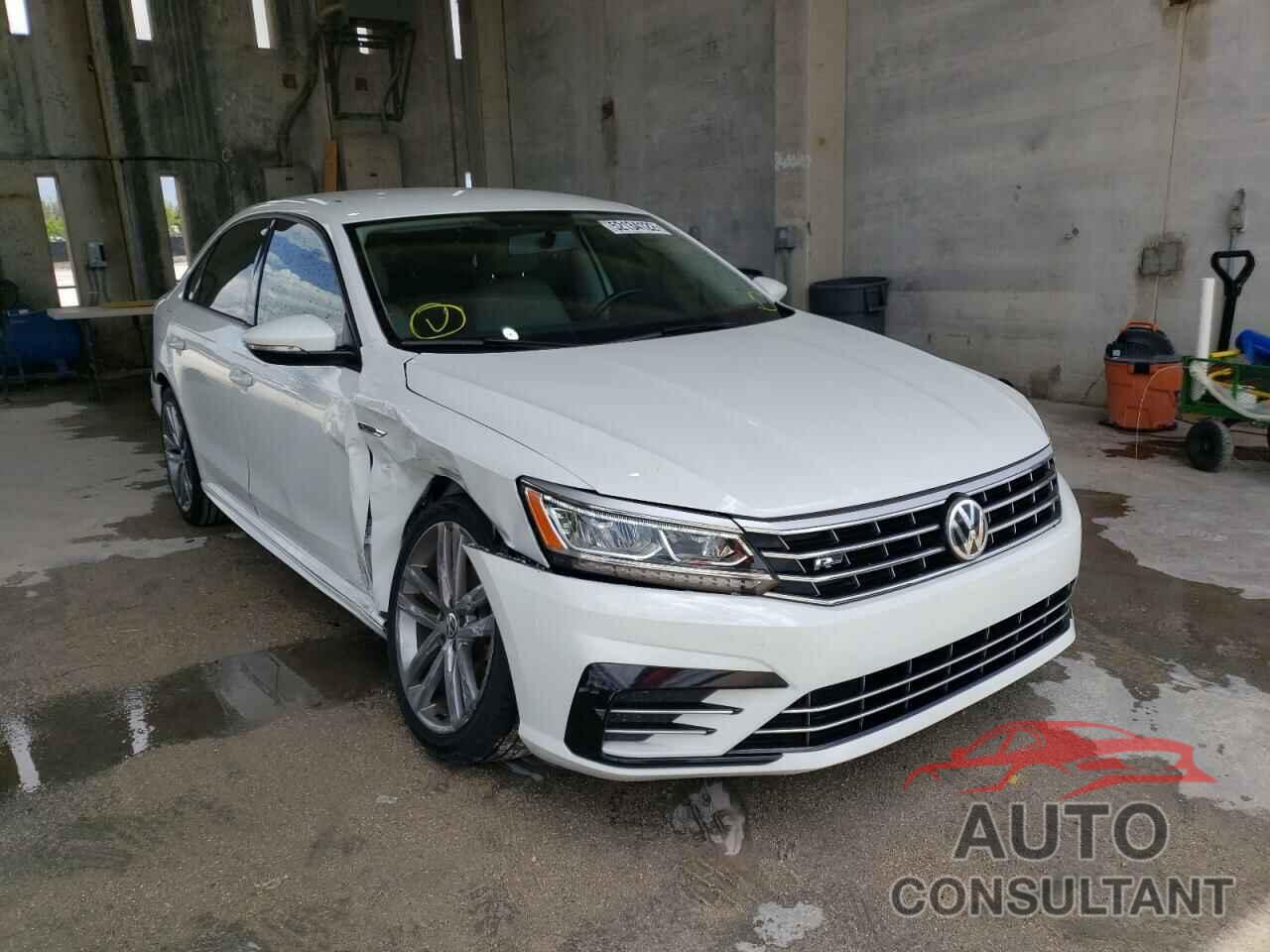 VOLKSWAGEN PASSAT 2018 - 1VWAA7A30JC035234