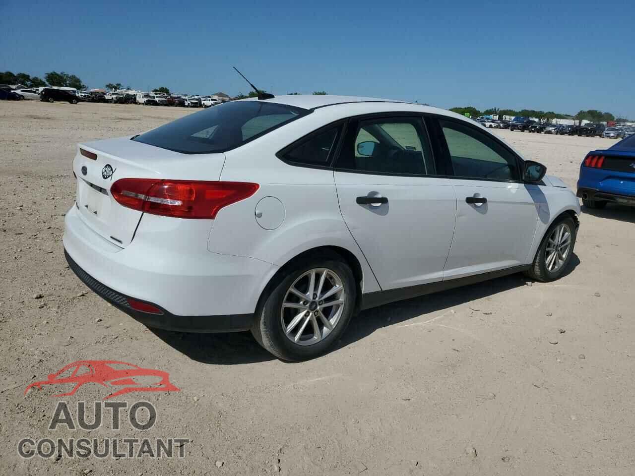 FORD FOCUS 2015 - 1FADP3E26FL219261