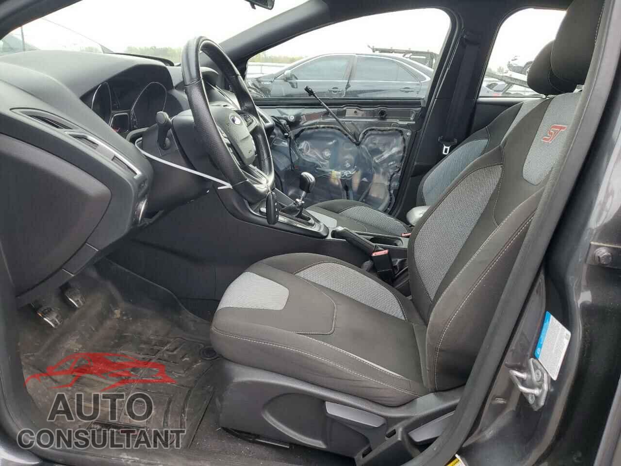FORD FOCUS 2017 - 1FADP3L93HL309681