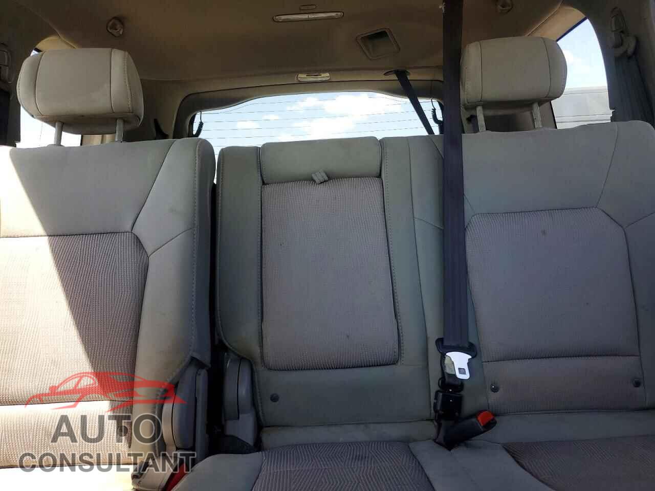 HONDA PILOT 2011 - 5FNYF4H41BB032105