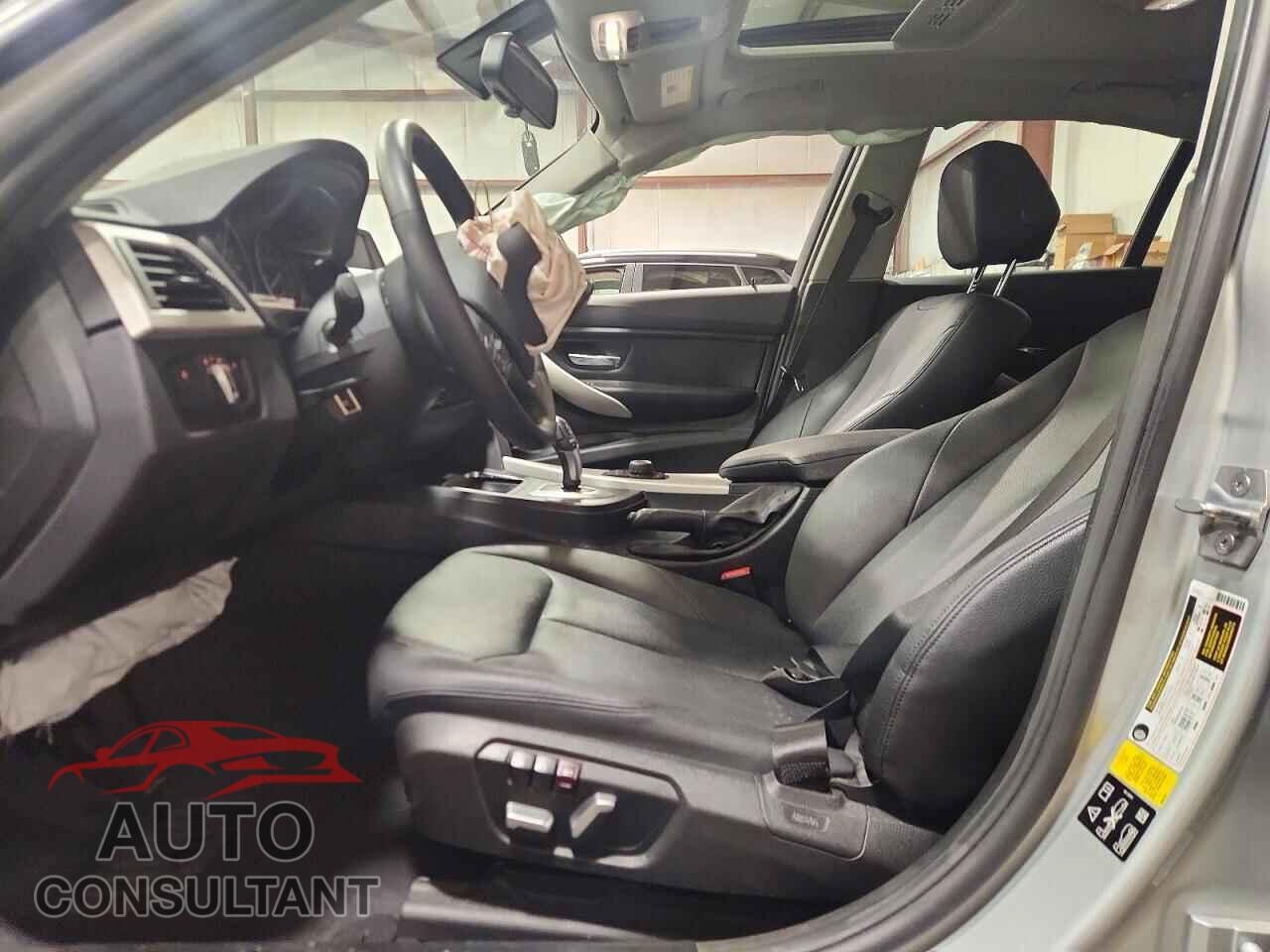 BMW 3 SERIES 2018 - WBA8A3C58JA505334