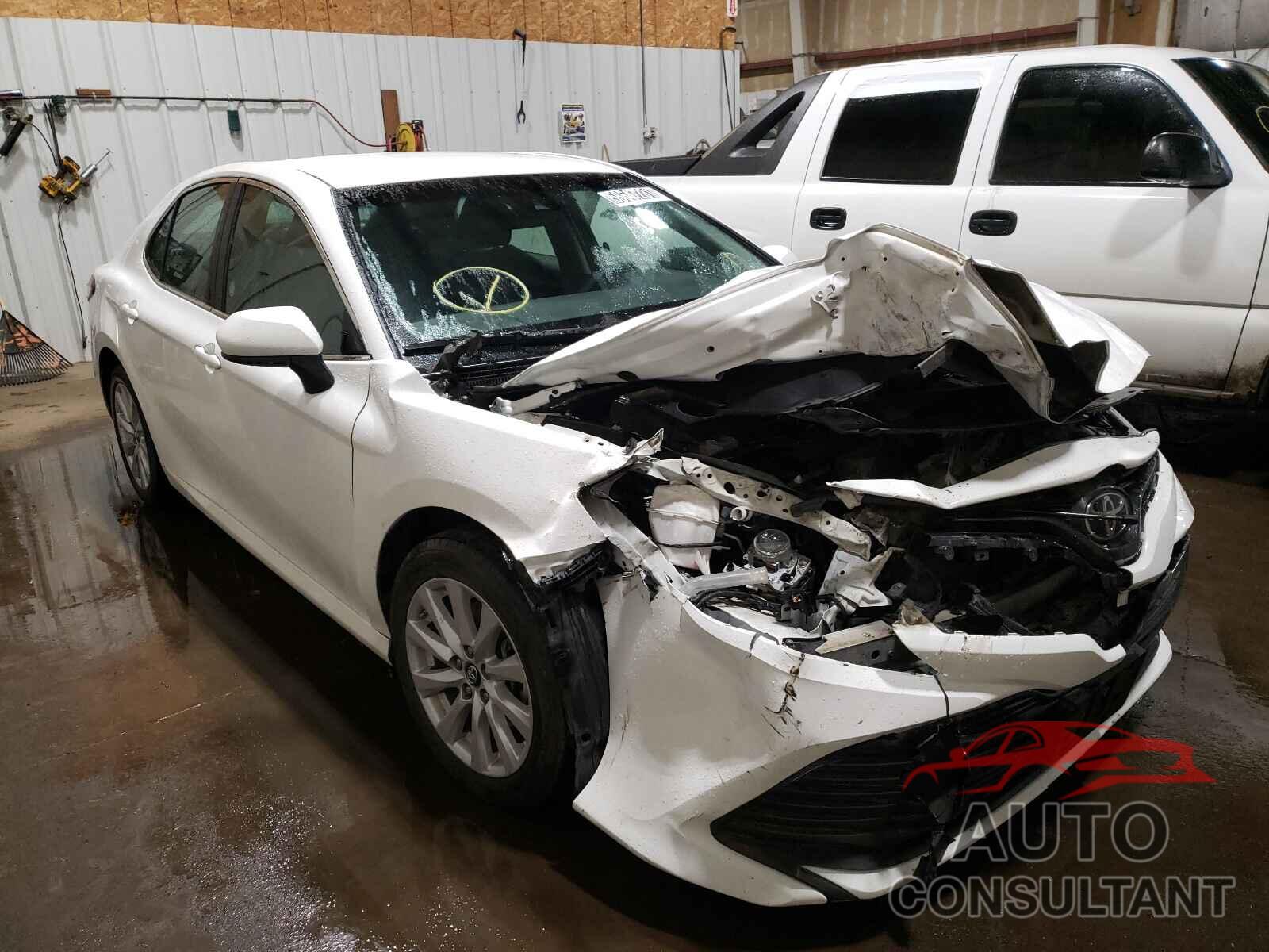 TOYOTA CAMRY 2018 - 4T1B11HK5JU608085