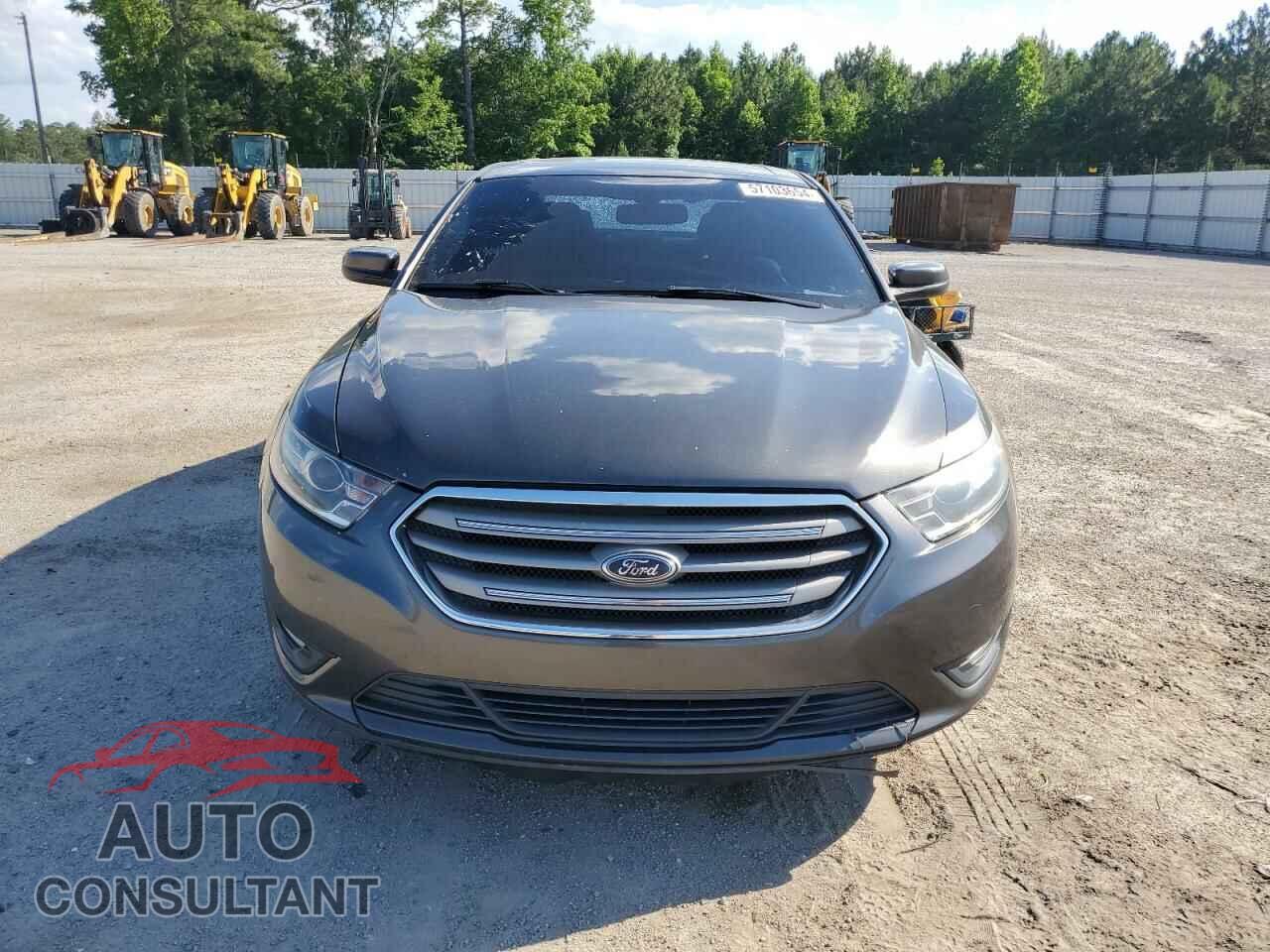 FORD TAURUS 2017 - 1FAHP2E86HG109564