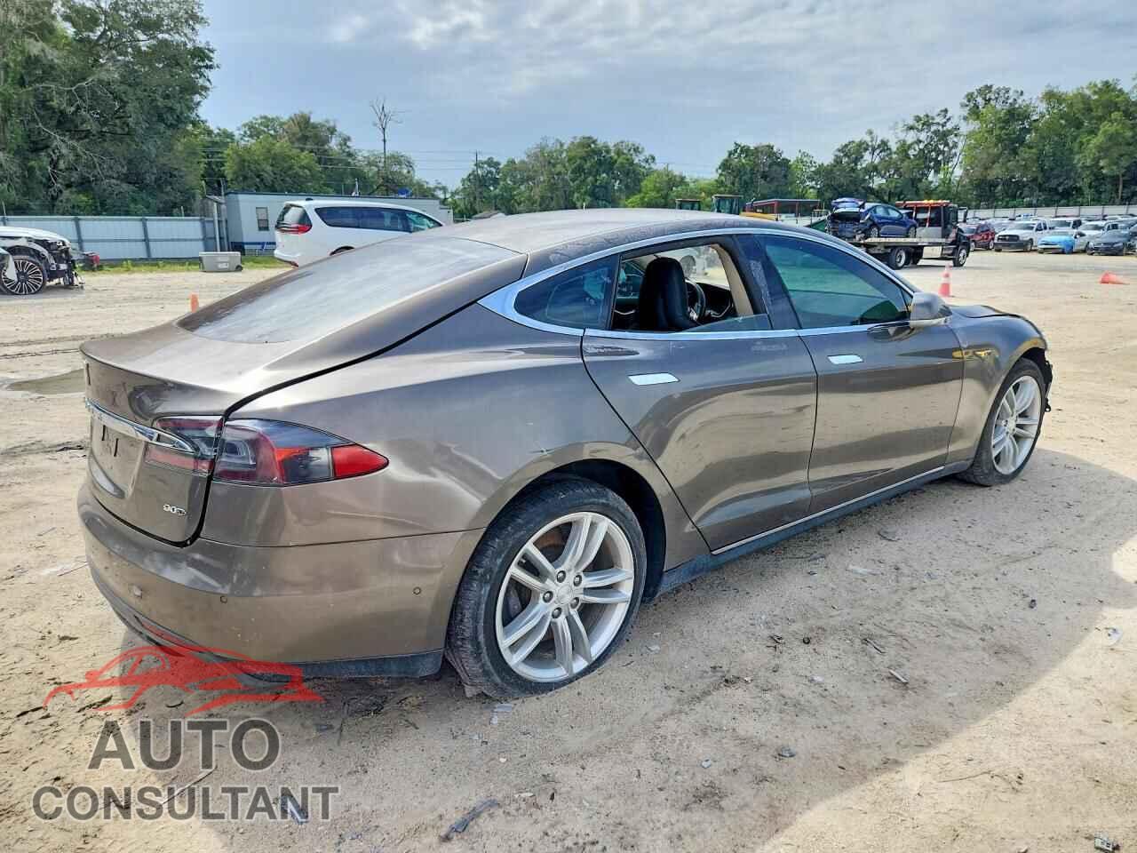 TESLA MODEL S 2015 - 5YJSA1E23FF110220