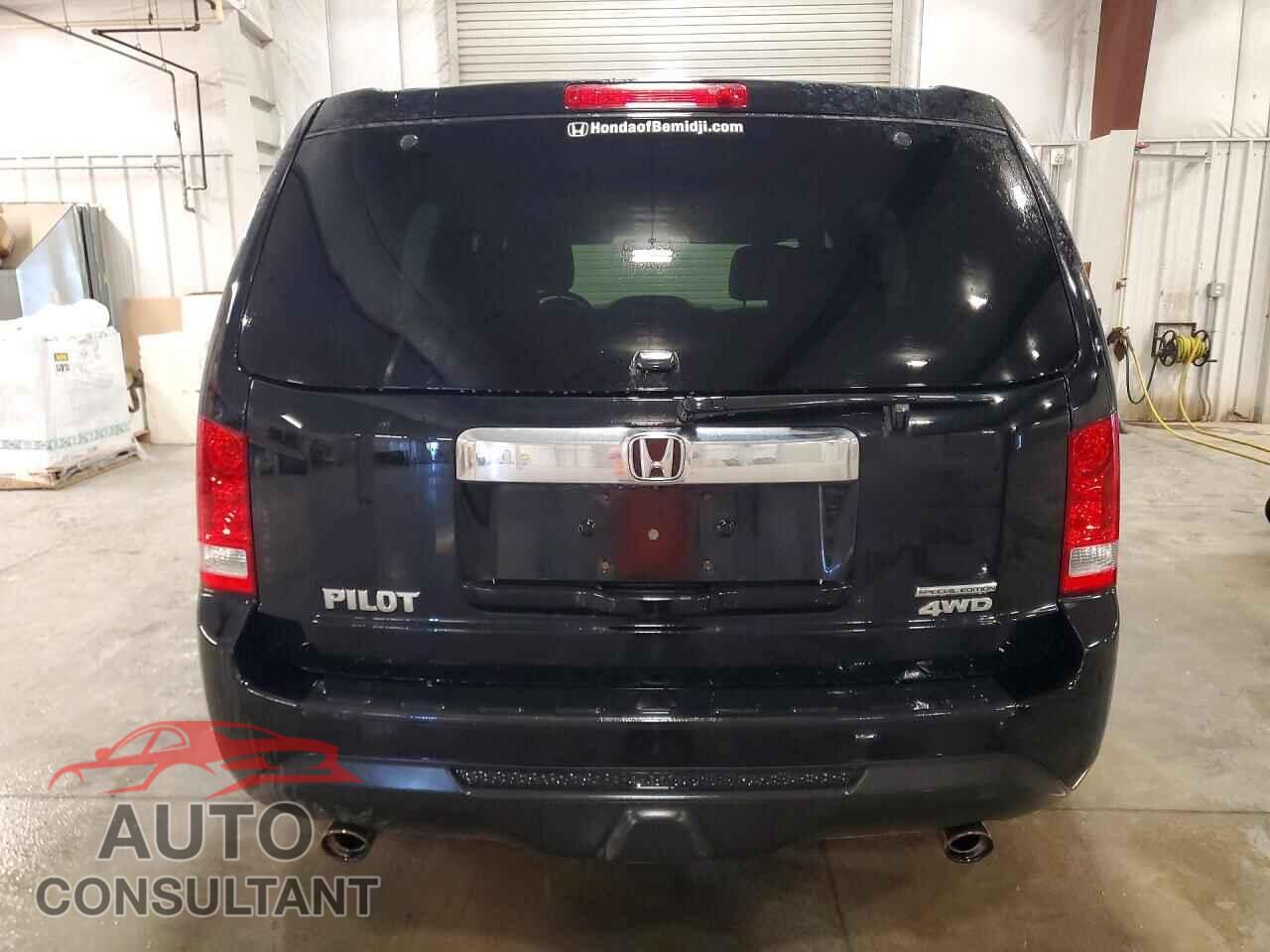 HONDA PILOT 2015 - 5FNYF4H32FB012913