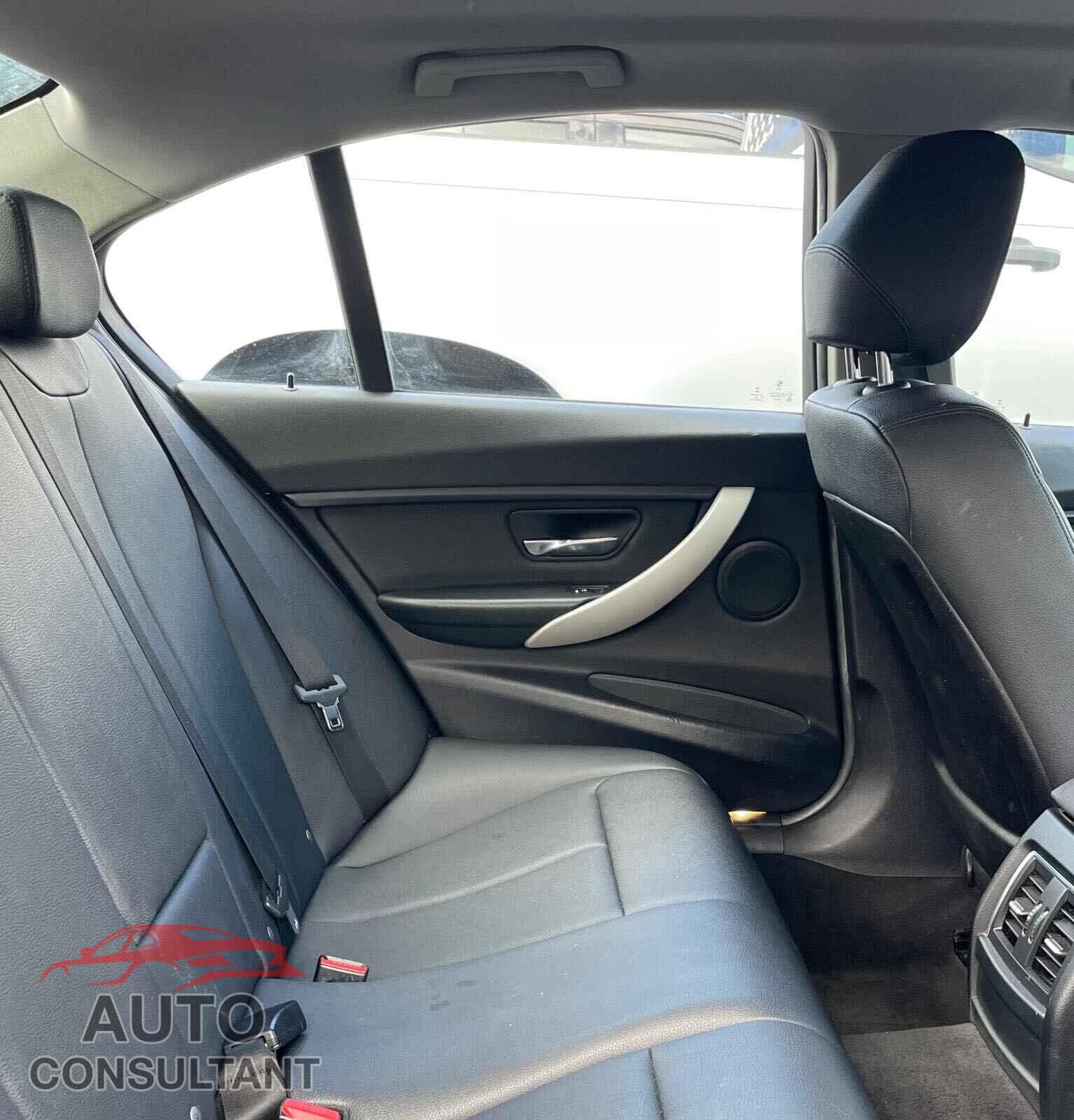BMW 3 SERIES 2016 - WBA8E1G57GNU11269