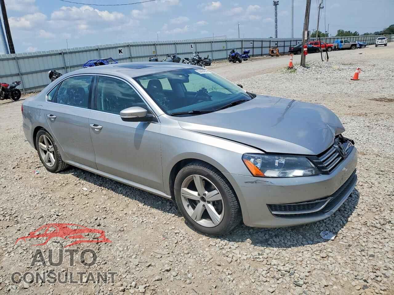 VOLKSWAGEN PASSAT 2013 - 1VWBP7A37DC017076