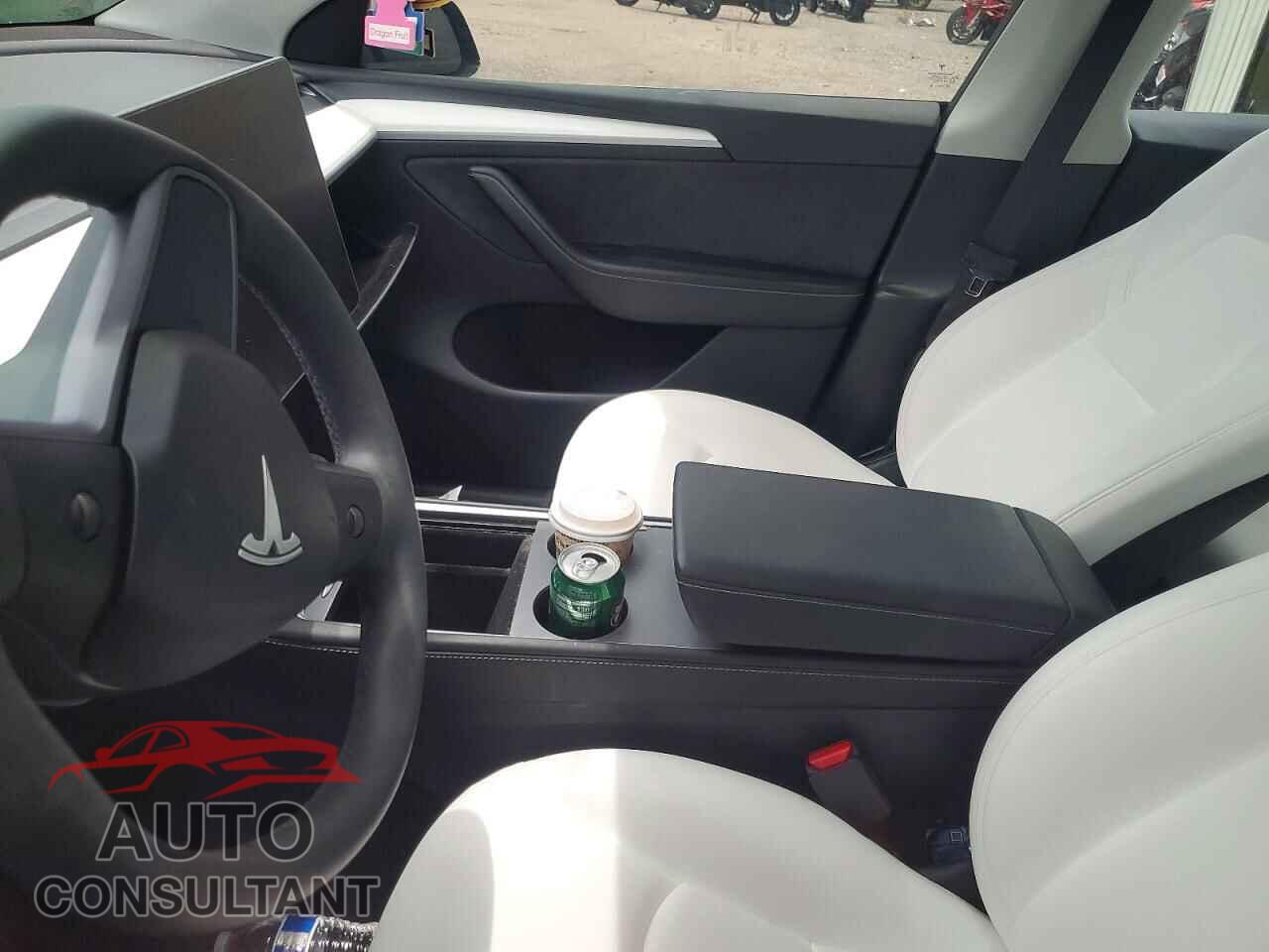 TESLA MODEL Y 2024 - 7SAYGDEE7RA227968