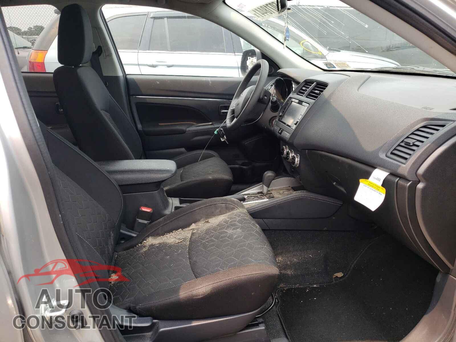 MITSUBISHI OUTLANDER 2020 - JA4AP3AU7LU012902