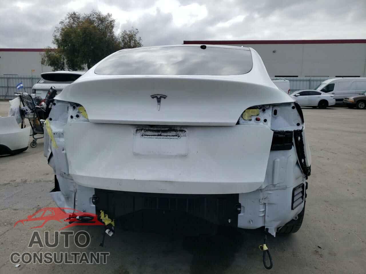 TESLA MODEL Y 2021 - 5YJYGDED4MF210674