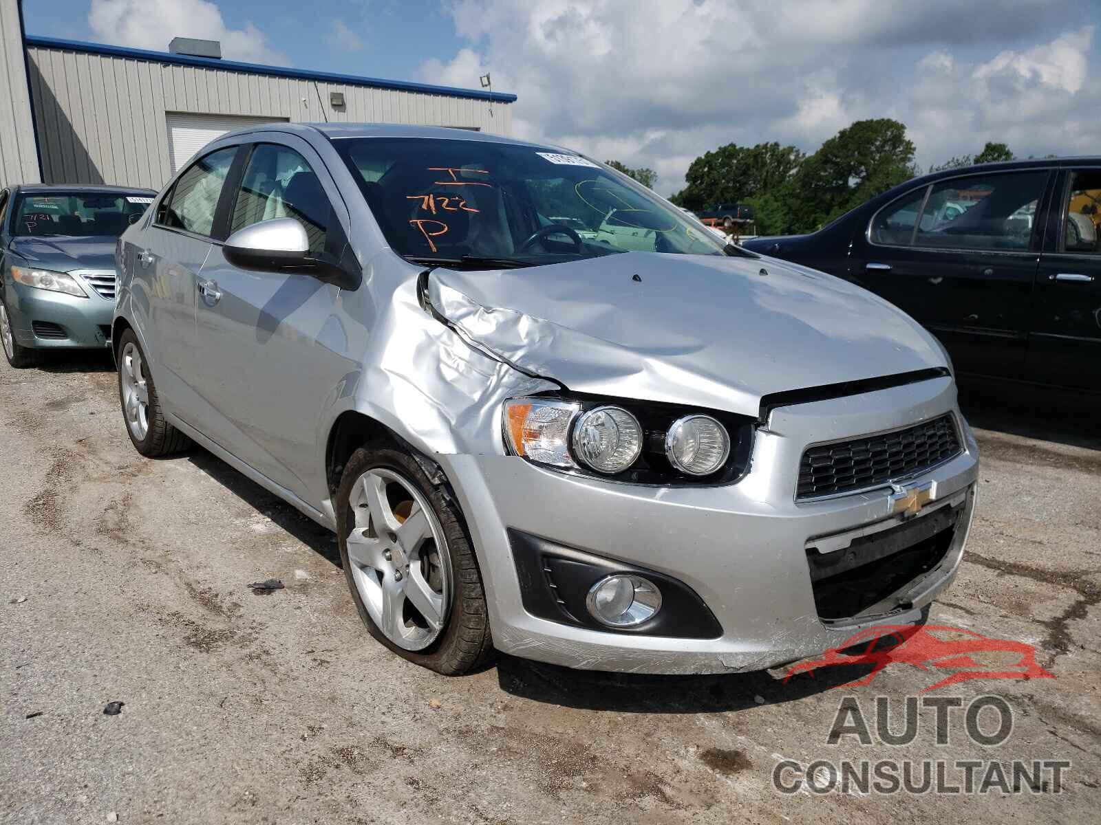 CHEVROLET SONIC 2016 - 1G1JE5SB7G4158087