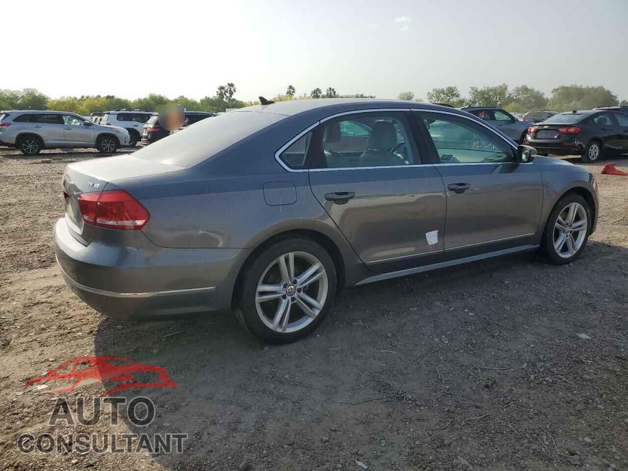 VOLKSWAGEN PASSAT 2015 - 1VWBS7A30FC007197