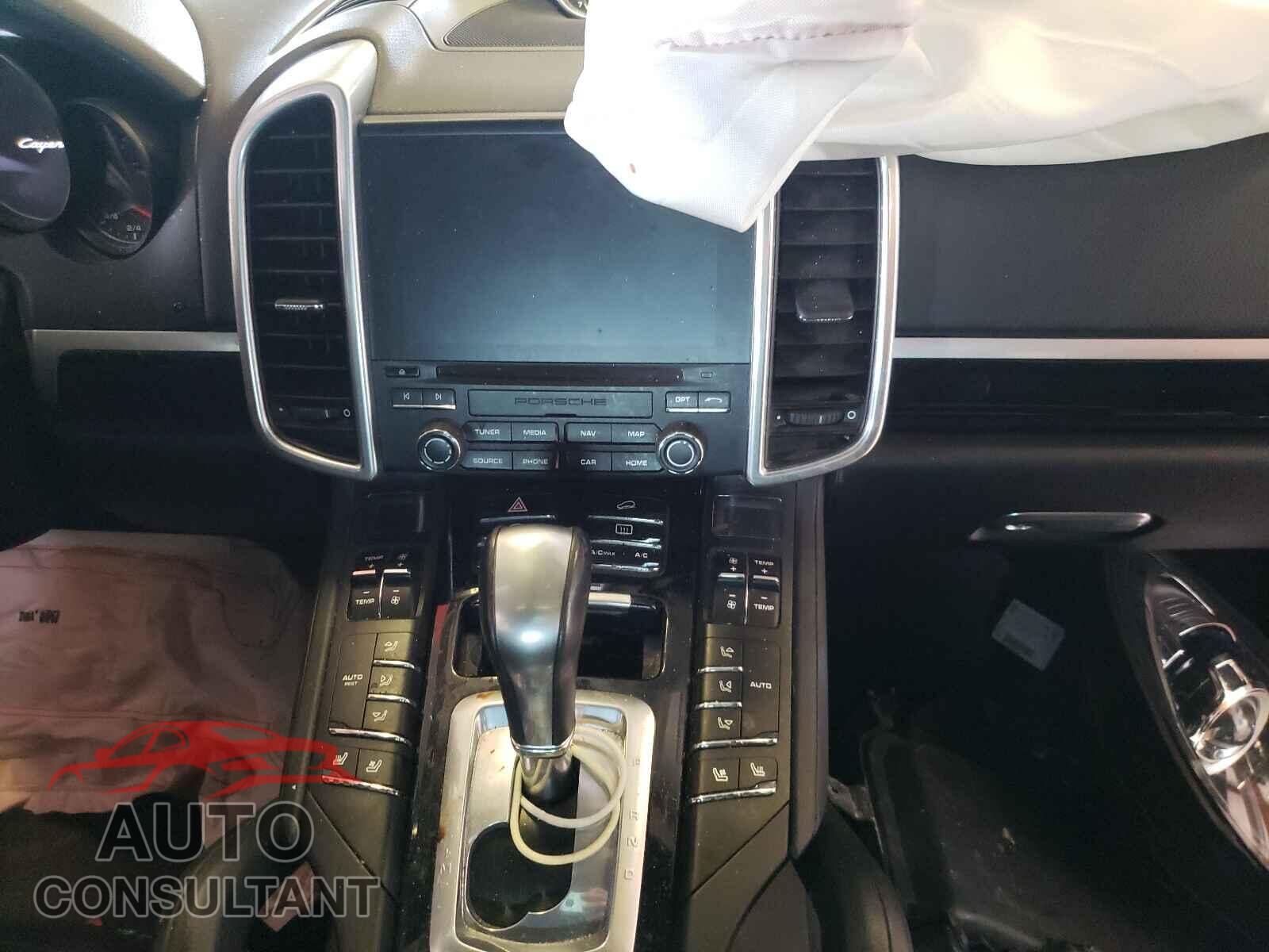 PORSCHE CAYENNE 2017 - WP1AA2A22HKA80204