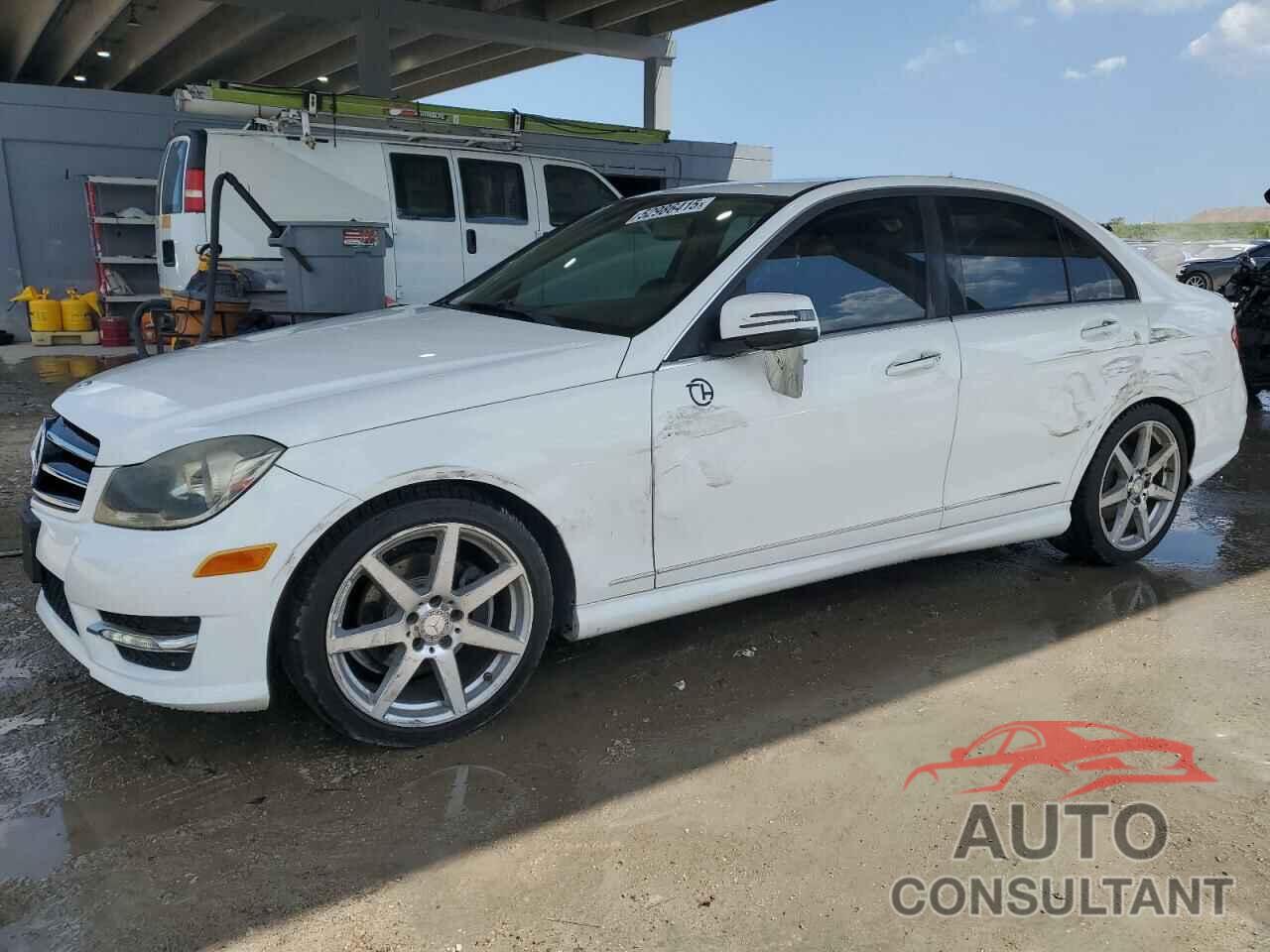MERCEDES-BENZ C-CLASS 2014 - WDDGF4HB5EG240062