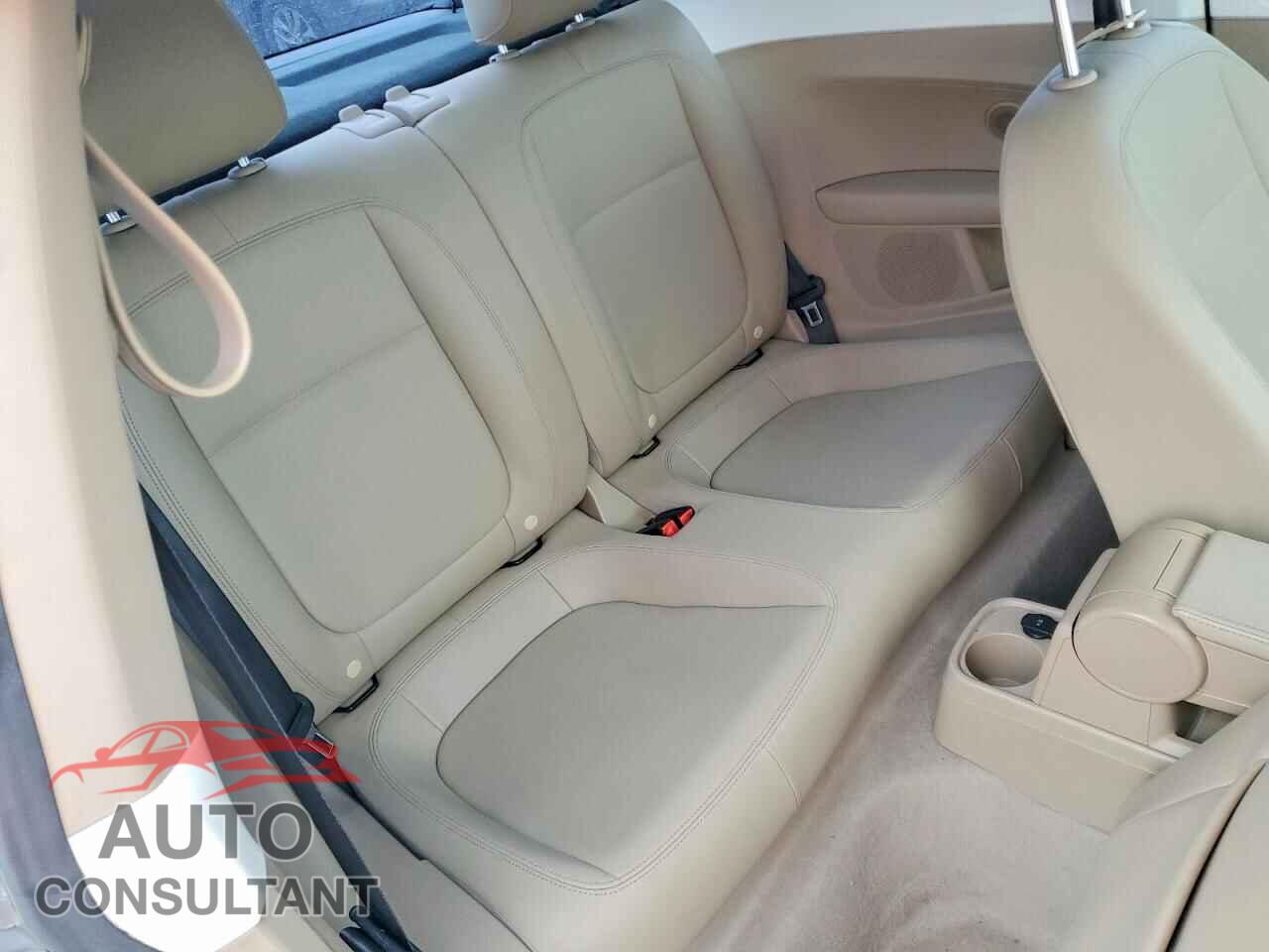 VOLKSWAGEN BEETLE 2014 - 3VWJP7AT7EM609167